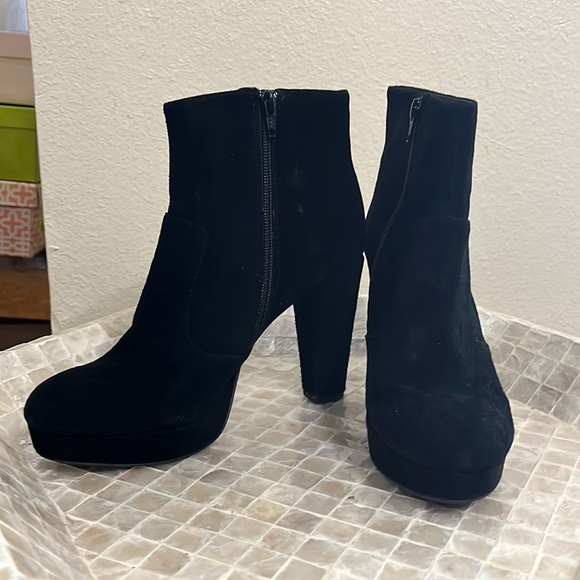 Gianni bini black suede heel ankle boot. Size 8.5 - Picture 2 of 5